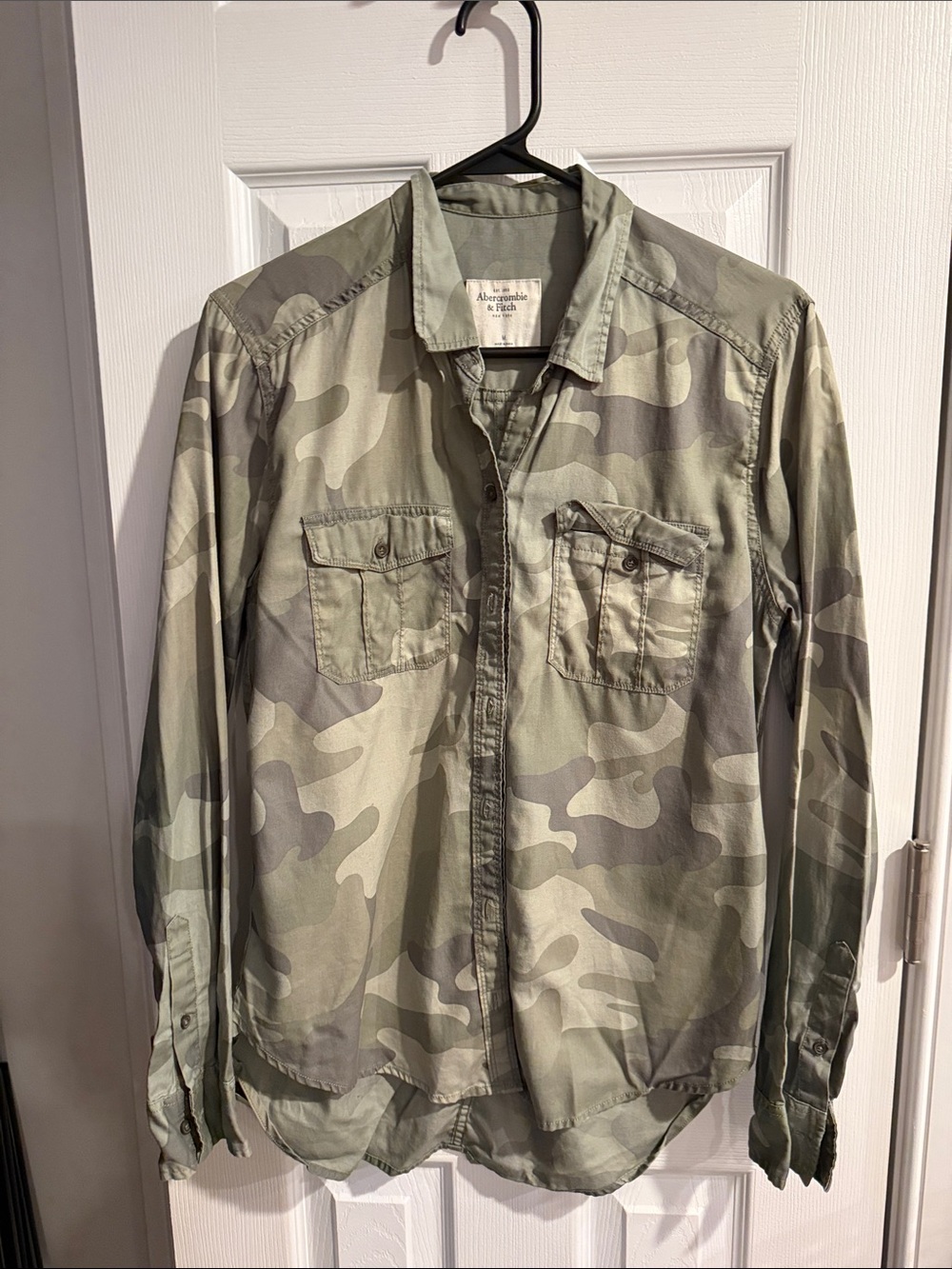Abercrombie & Fitch Women’s Green Camo Button-Up Field Shirt